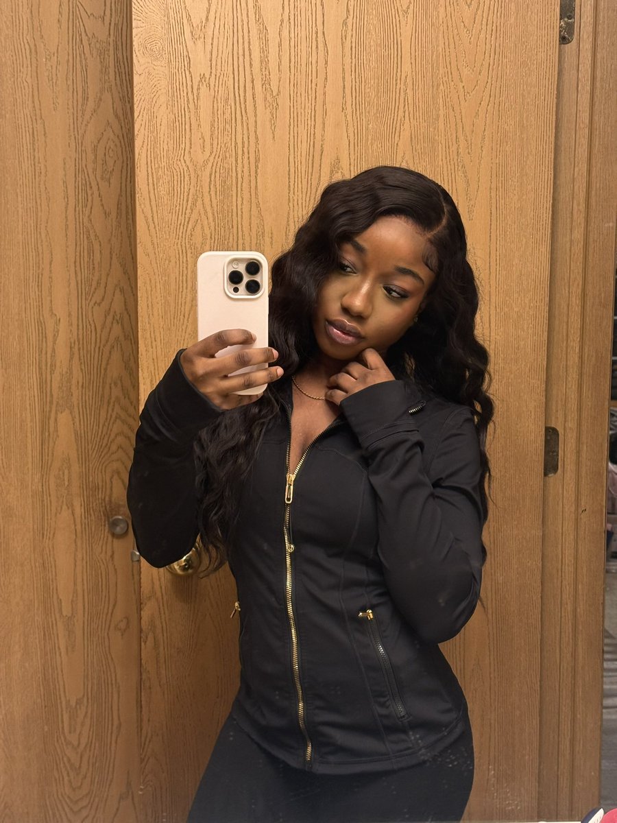 simoneeegg's tweet photo. all black every time! https://t.co/awPxGl2wHv