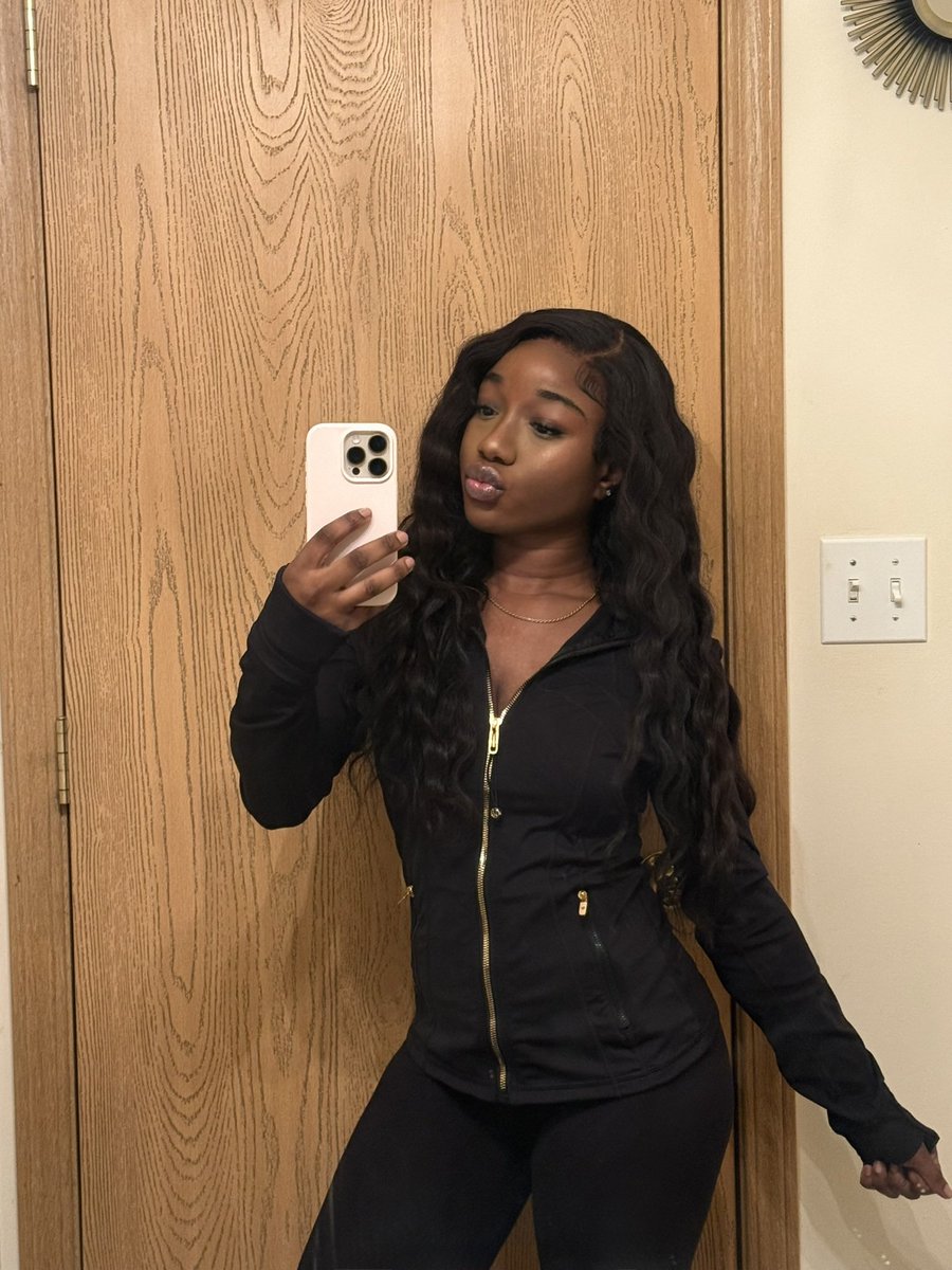simoneeegg's tweet photo. all black every time! https://t.co/awPxGl2wHv