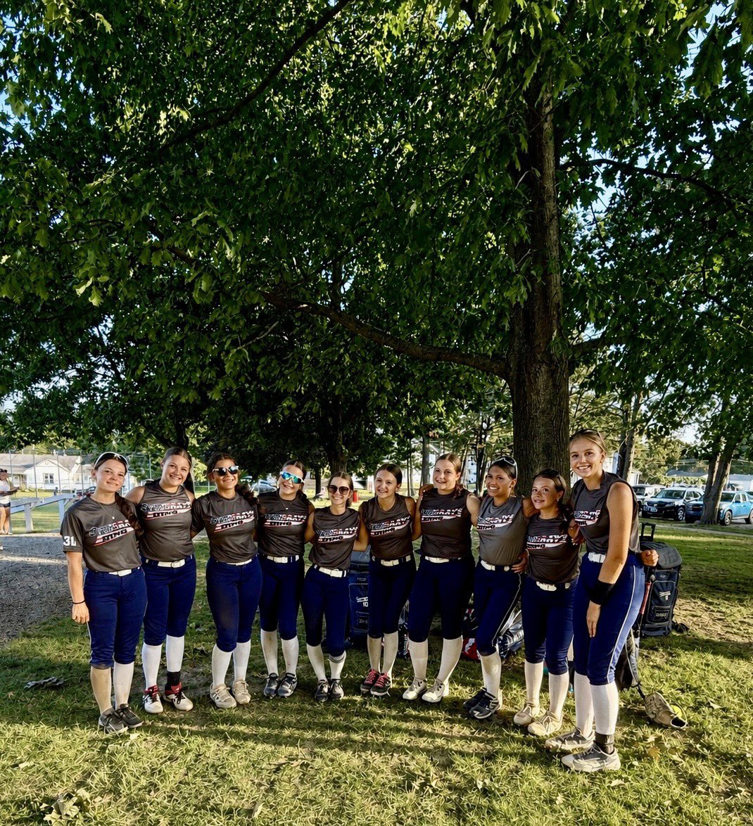 MiyaEMoore10's tweet photo. We are doing great at Fire in the Sky!  We’re 1-0-2 and will be the #1 seed from our pool for bracket tomorrow.  We have only allowed four runs during pool play. 

Go Stingrays! 

@stingrays2030 https://t.co/P8k44aINIh