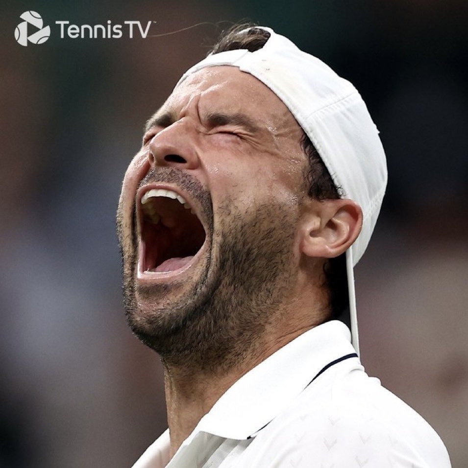 BenoitMaylin's tweet photo. 🥳 Il faut célébrer Grigor comme il se doit.
Quel champion.
Quel match contre Mensik qui a servi 31 aces.

Mené 3/1 au 4e set, il aligne 5 jeux pour s’imposer 7/6 4/6 7/5 6/3 en venant 49 fois au filet (39 points).

Il est en larmes.
Il est au 3e tour contre Berrettini.

Sublime. https://t.co/LeFnCfua87