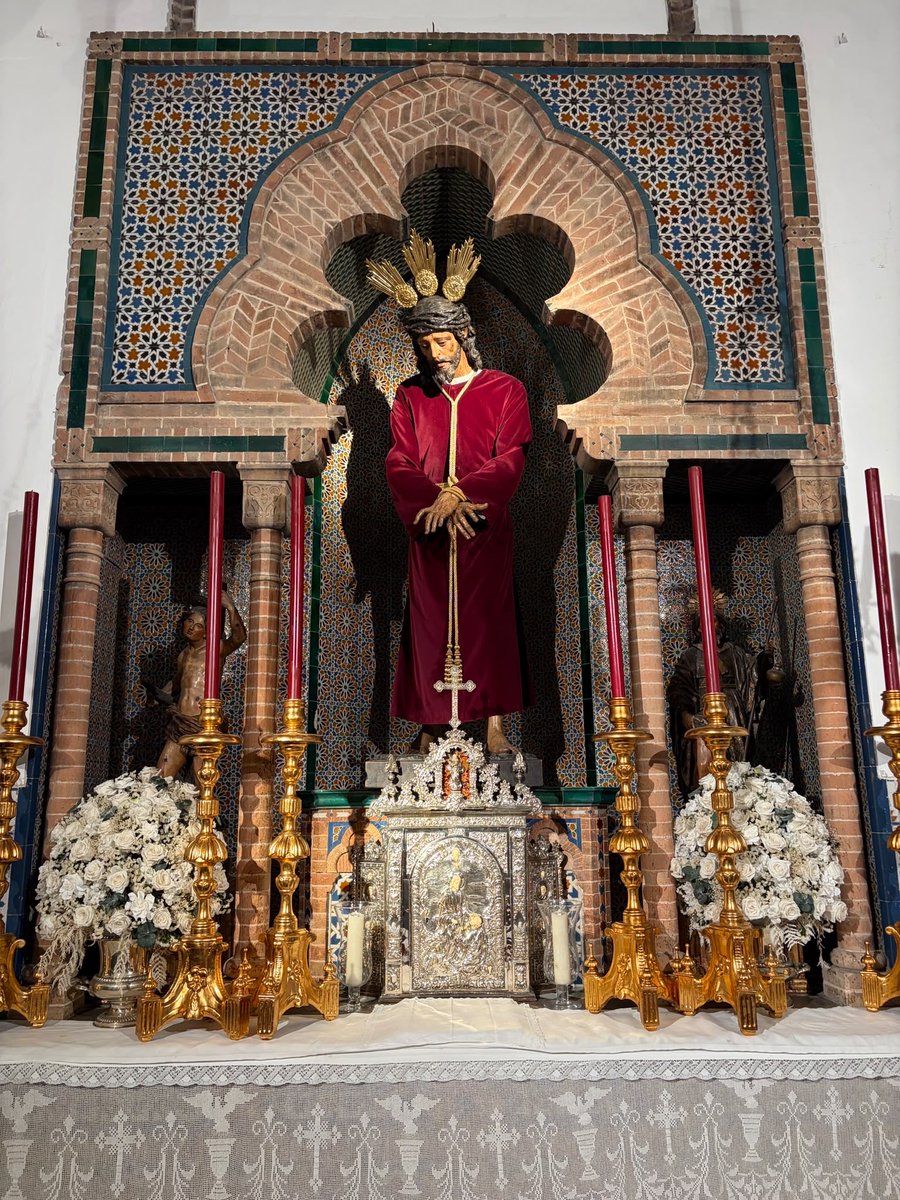 SacraSanPedro's tweet photo. El Señor de la Salud, obra de Felipe De Ribas del siglo XVII, luce ya las potencias recién doradas por el orfebre Antonio Medina Vallecillo.

"Venid a mí todos los que estáis fatigados y cargados, y yo os haré descansar"

@ParroqSanPedro https://t.co/rroHbW2pk2