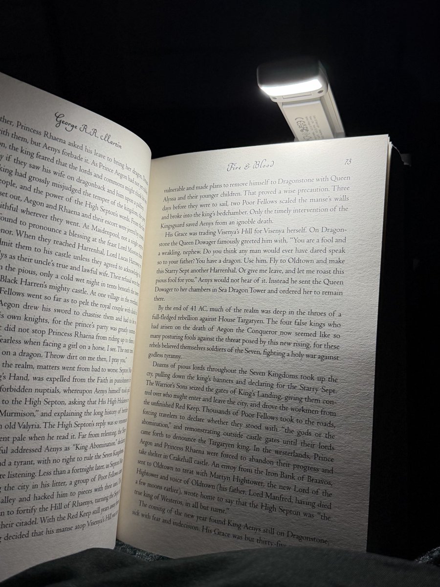 nicolet451's tweet photo. I’ve obviously been living under a rock but I bought a clip on reading light and it’s the best £5 I’ve ever spent in my life https://t.co/oa2ocERYdz