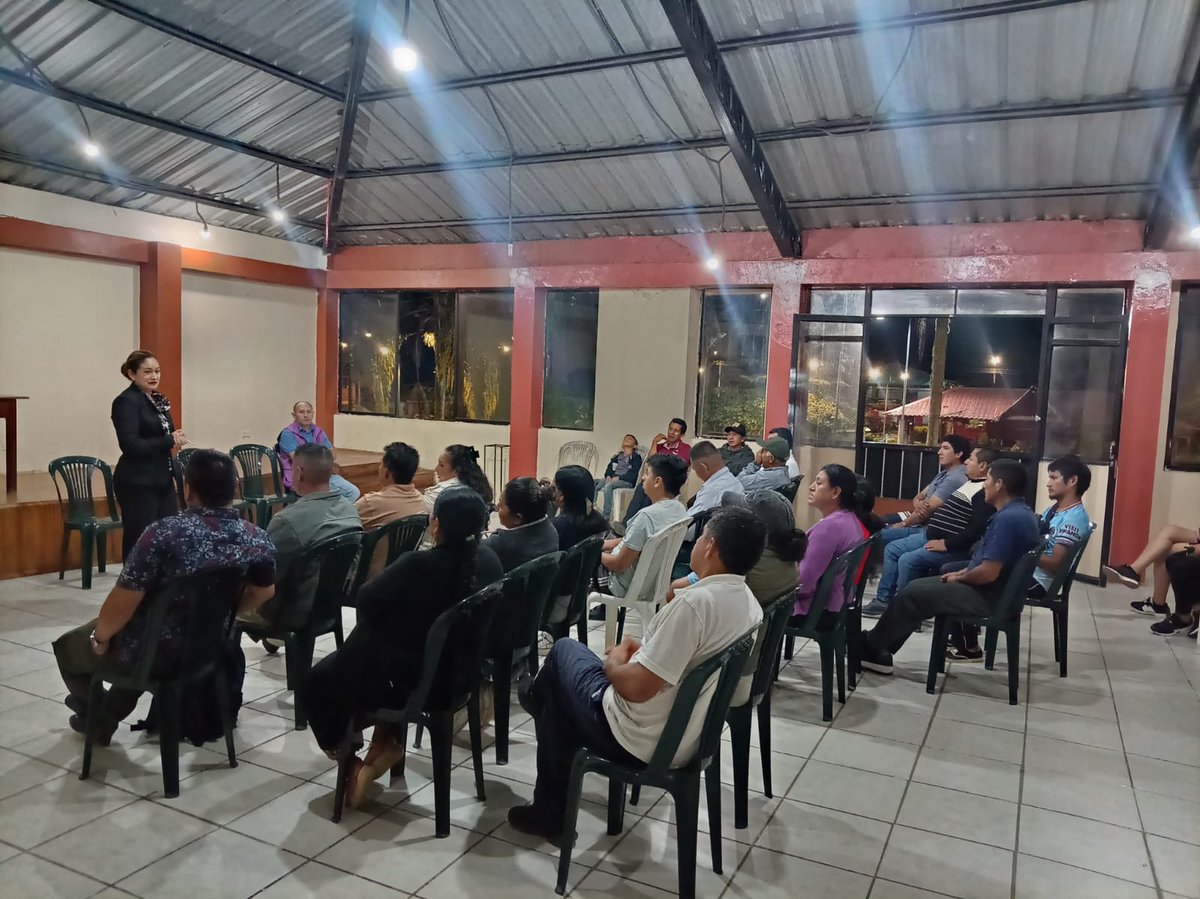 goberzamora's tweet photo. ➡️ #Chicaña: El Jefe Político y la Tenencia Política, junto al apoyo interinstitucional presentaron la oferta de programas, proyectos y servicios del Gobierno Nacional. https://t.co/WCqlOzGXgk