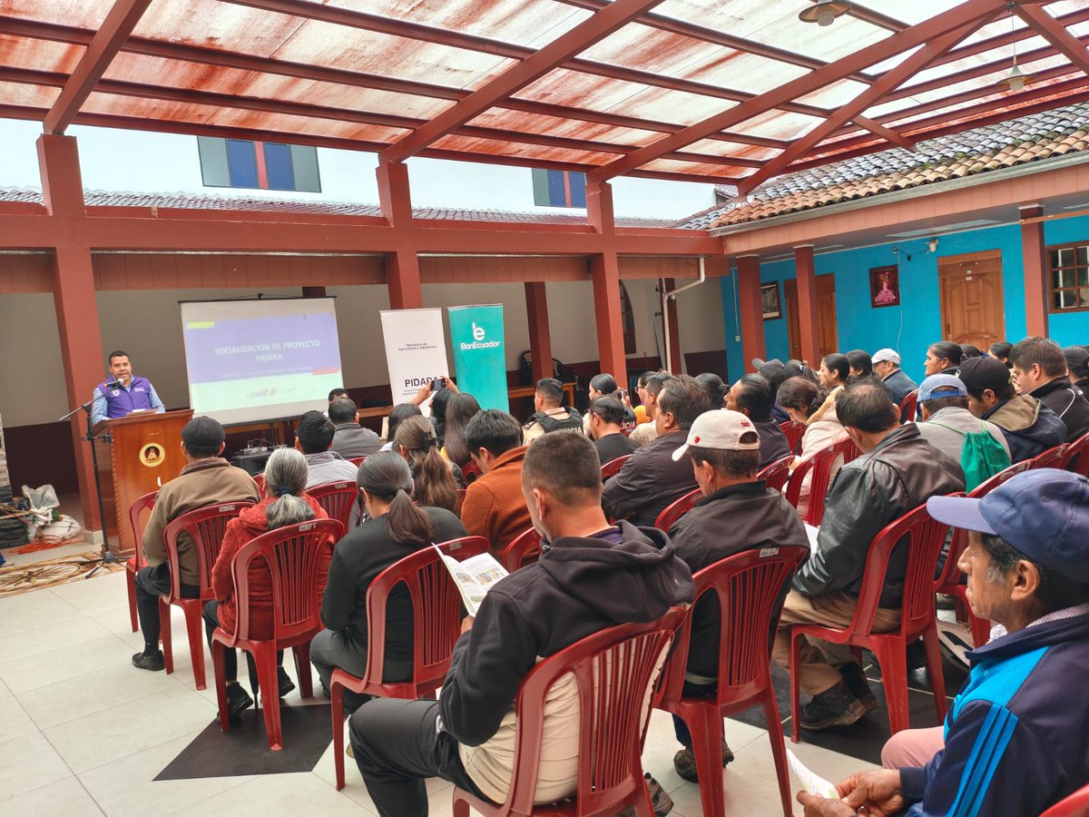 goberzamora's tweet photo. 📍#EnTerritorio, la Gobernación trabajando por la ciudadanía.
➡️ #Palanda: El Comisario en articulación interinstitucional, socializaron créditos, asistencia técnica y programas productivos. https://t.co/I7FtBfvEwp