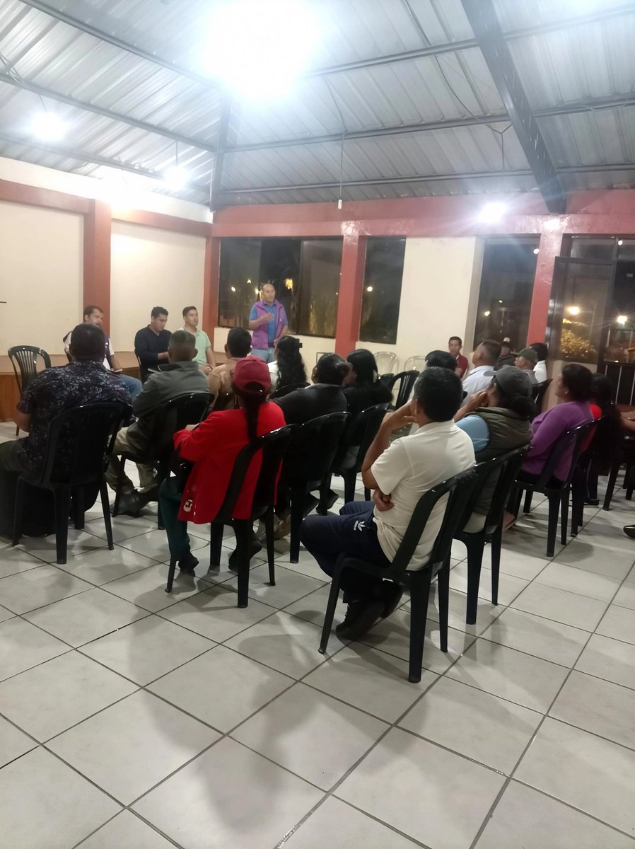 goberzamora's tweet photo. ➡️ #Chicaña: El Jefe Político y la Tenencia Política, junto al apoyo interinstitucional presentaron la oferta de programas, proyectos y servicios del Gobierno Nacional. https://t.co/WCqlOzGXgk