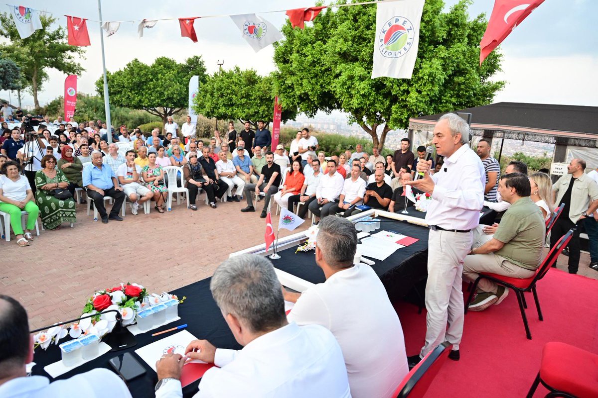 mesutkocagoztr's tweet photo. Bizim yerimiz mahalleler, bizim yerimiz hemşehrilerimizin yanı…

Barış, Kazım Karabekir, Yavuz Selim, Kütükçü ve Çankaya Mahalle sakinlerimizle “Söz Vatandaşta Halk Buluşması’nda” bir araya geldik. Bereketin lokması aşuremizi hemşehrilerimizle paylaştık. 

Mahallelerimizin sorunlarını, hemşehrilerimizin taleplerini birinci ağızdan dinledik, çözüm yollarını vatandaşlarımız, muhtarlarımız ve çalışma arkadaşlarımızla konuşup anında harekete geçtik. 

Biz Kepez’mizi makam odalarında değil, mahallelerimizin parklarında, sokaklarında hemşehrilerimizle yönetiyoruz.