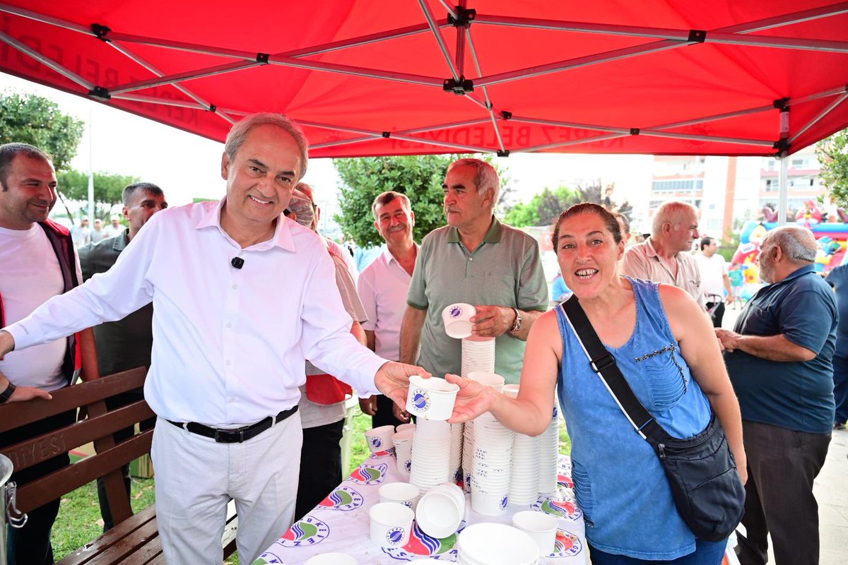 mesutkocagoztr's tweet photo. Bizim yerimiz mahalleler, bizim yerimiz hemşehrilerimizin yanı…

Barış, Kazım Karabekir, Yavuz Selim, Kütükçü ve Çankaya Mahalle sakinlerimizle “Söz Vatandaşta Halk Buluşması’nda” bir araya geldik. Bereketin lokması aşuremizi hemşehrilerimizle paylaştık. 

Mahallelerimizin sorunlarını, hemşehrilerimizin taleplerini birinci ağızdan dinledik, çözüm yollarını vatandaşlarımız, muhtarlarımız ve çalışma arkadaşlarımızla konuşup anında harekete geçtik. 

Biz Kepez’mizi makam odalarında değil, mahallelerimizin parklarında, sokaklarında hemşehrilerimizle yönetiyoruz.