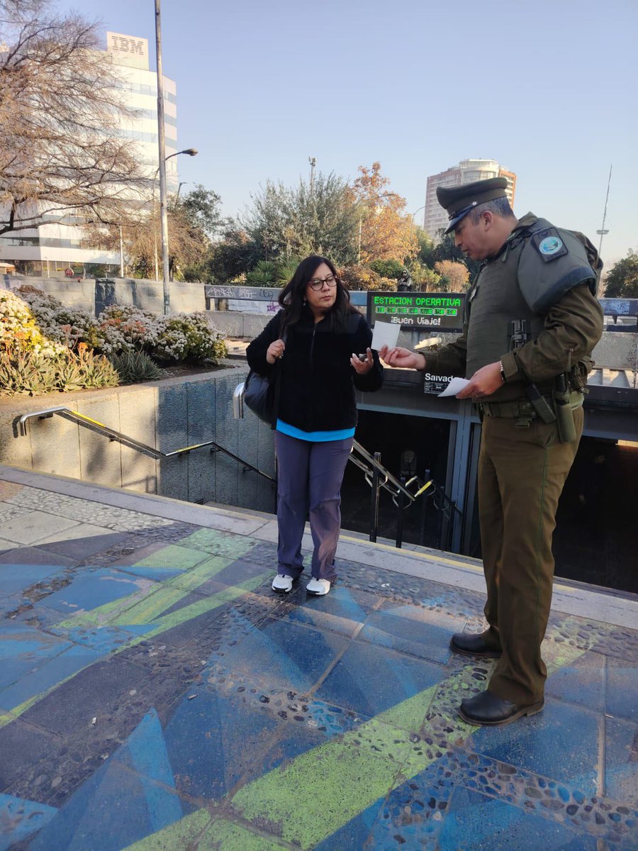 CarabPrOriente's tweet photo. Providencia
@CarabMicc de la 19ª Comisaría realiza difusion preventiva por delitos de robo por sorpresa y hurto, entregando información de medidas de autocuidado en el exterior del metro salvador
#Prevención #Providencia #MICC #CarabinerosDeTodos
@Carabdechile @Muni_provi https://t.co/3CYM5iev3t