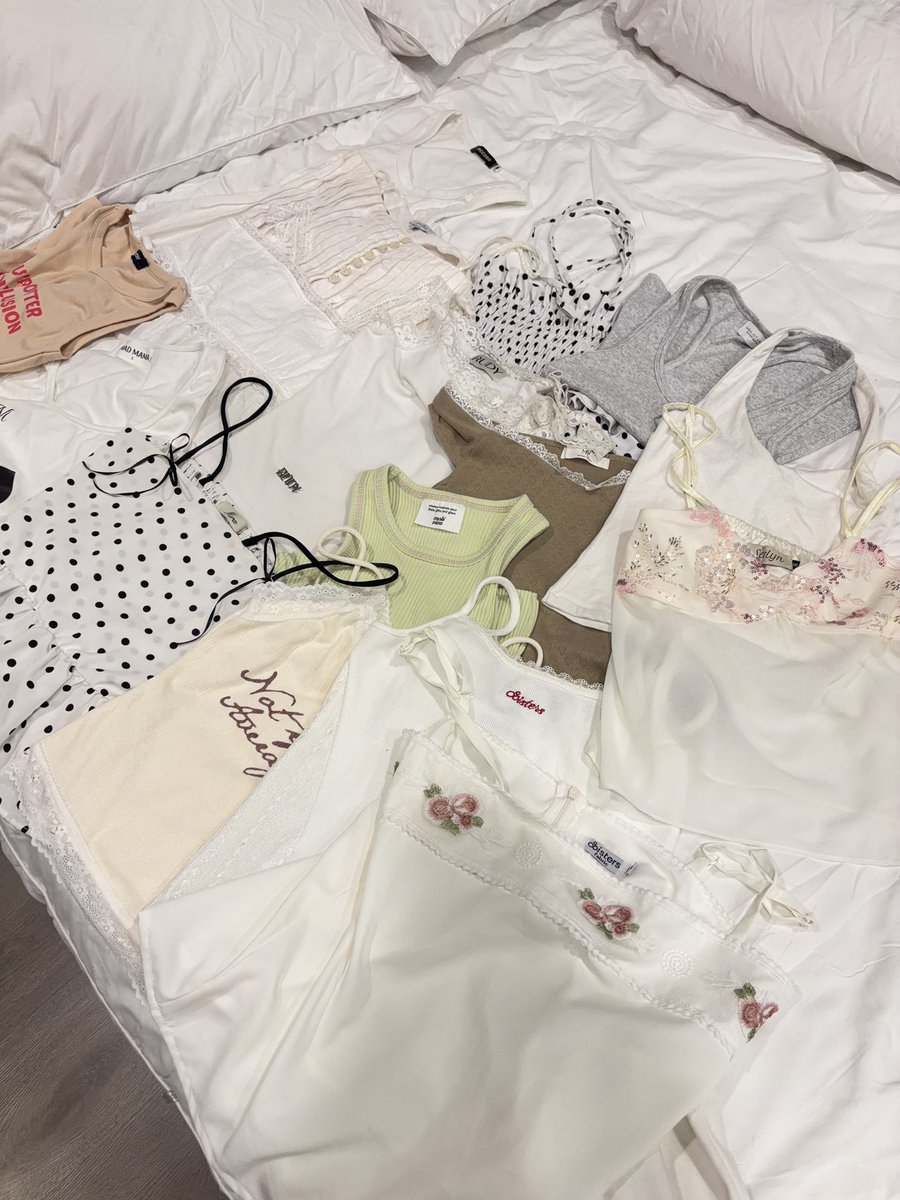 ladablyy's tweet photo. Today drop 16.00(3 July)
Shipping 40 bag+20
#ส่งต่อเสื้อผ้า #ส่งต่อstylist #ส่งต่อsugarmonday #ส่งต่อgente #ส่งต่อเสื้อผ้ามือสอง https://t.co/TfCgUjtUxs