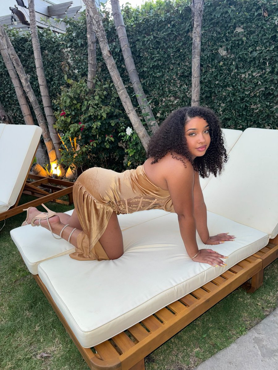 CorieRayvonn's tweet photo. Cheers to 30! ❤️ https://t.co/CBPdy5BFkn
