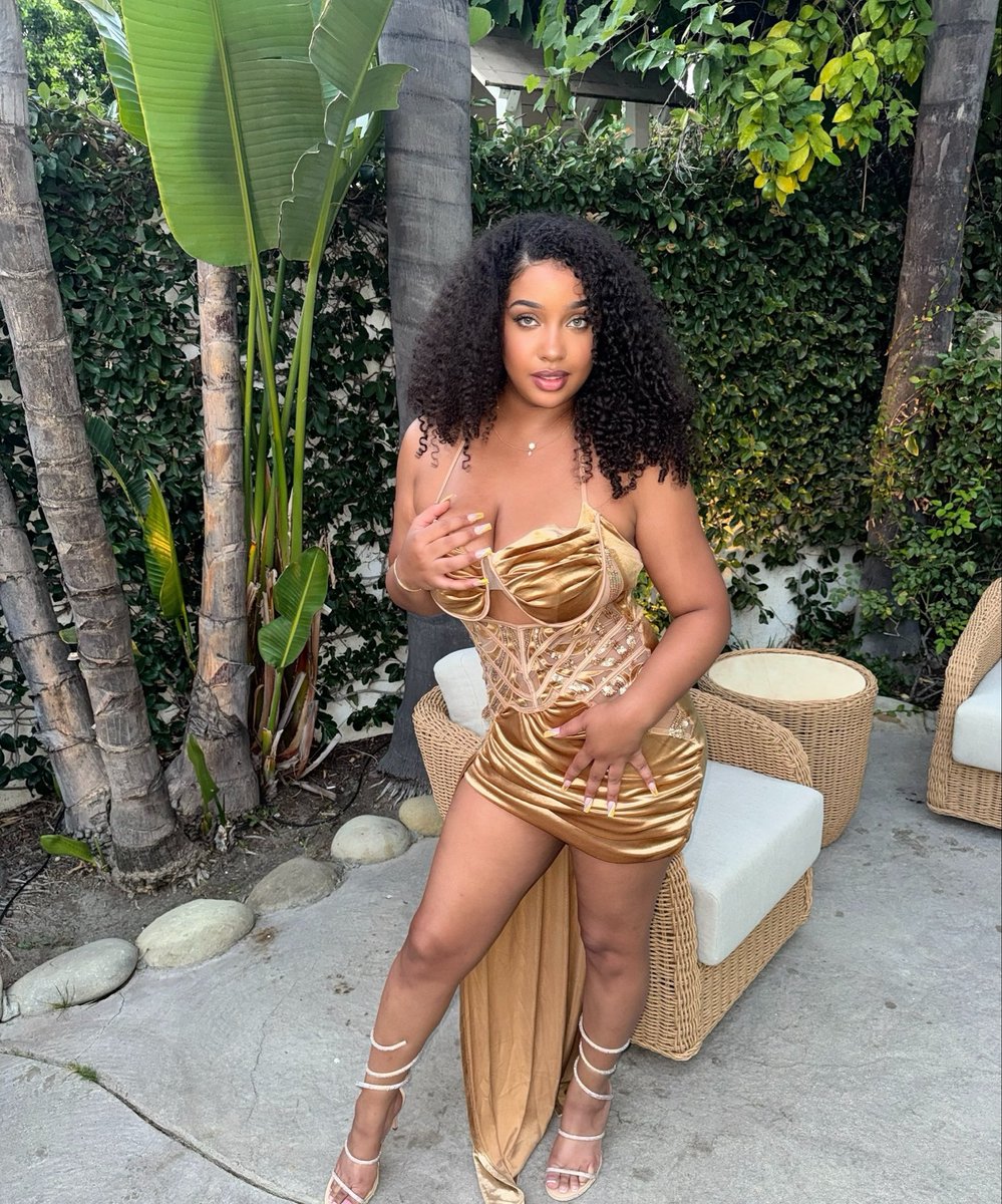 CorieRayvonn's tweet photo. Cheers to 30! ❤️ https://t.co/CBPdy5BFkn