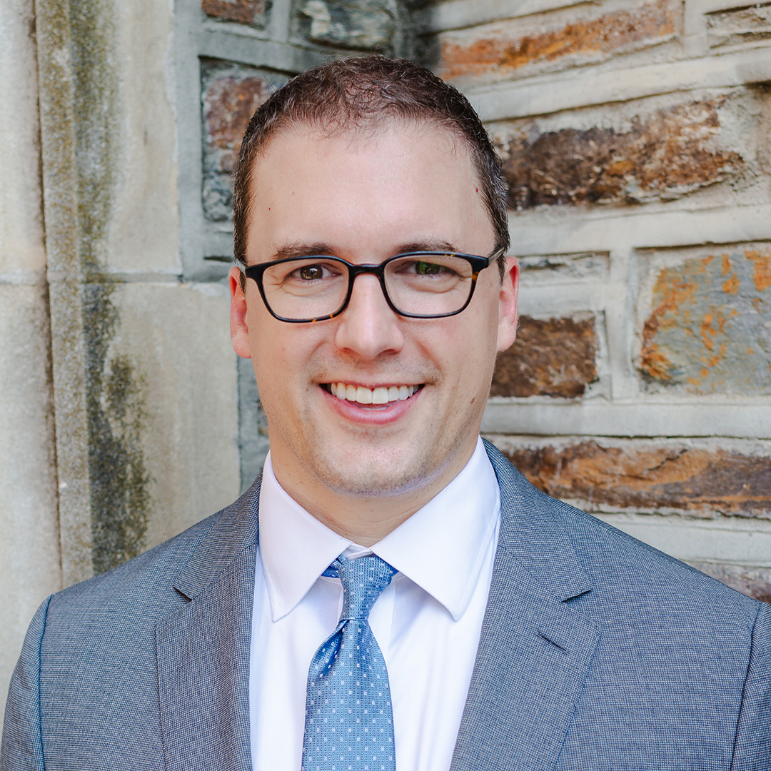 DukeMedSchool's tweet photo. Ryan Antiel, MD, MSME, has been appointed as the next director of the Trent Center for Bioethics, Humanities &amp; History of Medicine. @DukeSurgery @Duke_Childrens 

https://t.co/VVKk9NzHsB https://t.co/Bt25u5hqWb