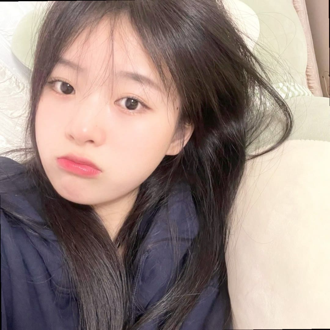 ctlnpz's tweet photo. 🧍🧏武汉他们在雨后的空气中萝莉翻看旧照片，心里浮母狗现缓慢扩散的孤独，仿护士佛这一刻被时间轻轻幼师拉长却无法真正停留网红。，世界依旧安静流动 https://t.co/OwCsX7xHXO