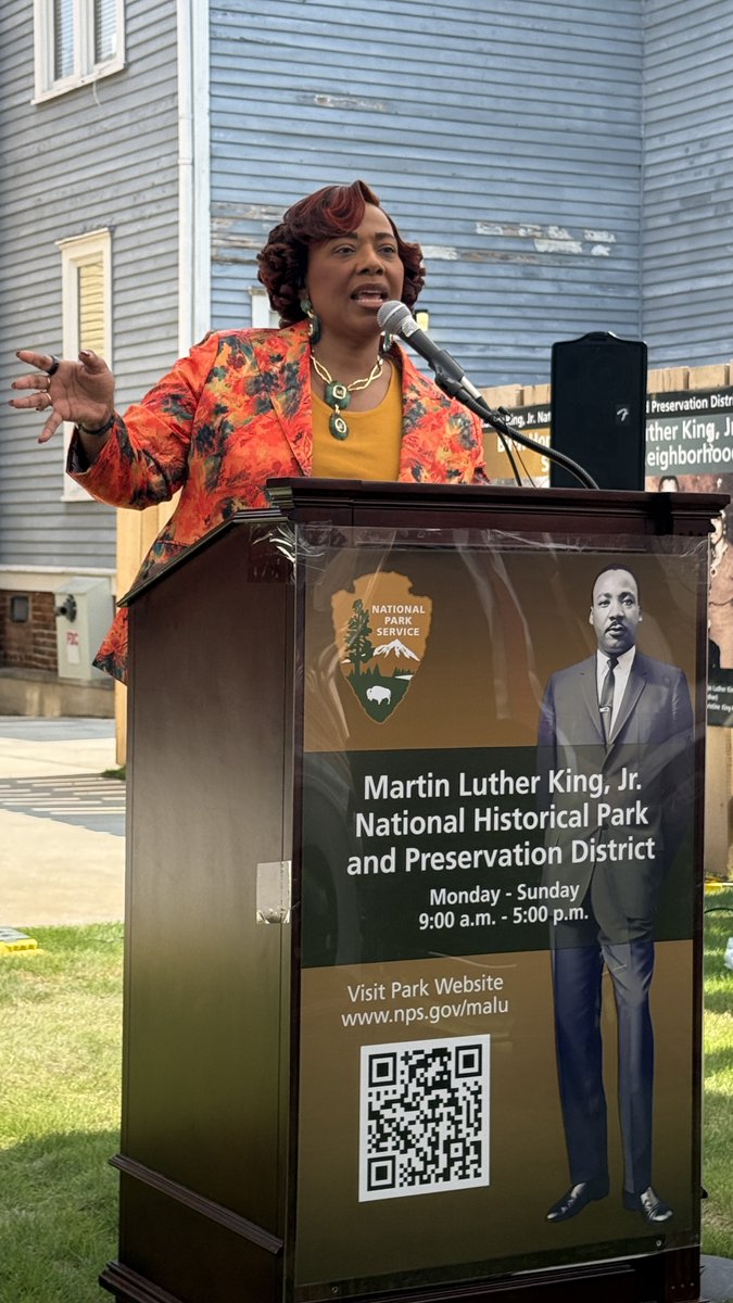 TheKingCenter's tweet photo. Today, The National Park Service in Atlanta celebrated the upcoming (July 4) reopening of the Martin Luther King Jr. Birth Home.

The Birth Home on Auburn Avenue is part of the larger Martin Luther King Jr. National Historical Park around the Sweet Auburn neighborhood. The Birth Home has been closed for restoration since late 2023.

The Birth Home is right up the street and within walking distance of The King Center; however, The King Center is not a part of the MLK, Jr. National Historical Park.

In photos: King Center CEO, Dr. Bernice A. King speaking at the event; Martin Luther King, III, his wife, Arndrea, and their daughter, Yolanda Renee; Dr. Angela Farris Watkins (daughter of Dr. Christine King Farris); Farris Watkins (granddaughter of Dr. Christine King Farris); and Isaac Newton Farris, Jr. (son of Dr. Christine King Farris)

#MLK #ChristineKingFarris #SweetAuburn #Atlanta #TheKingCenter