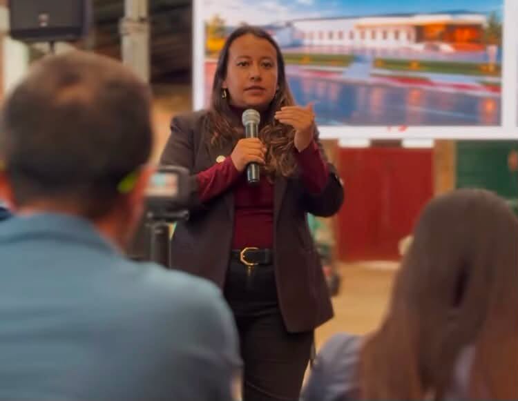 SecAgroBoyaca's tweet photo. Socializamos con los comerciantes los alcances del proyecto que hará realidad la nueva Plaza de Mercado del Norte, una infraestructura estratégica que transformará este importante escenario para la comercialización de los productos y el fortalecimiento de la economía regional. https://t.co/IMQraai8ot