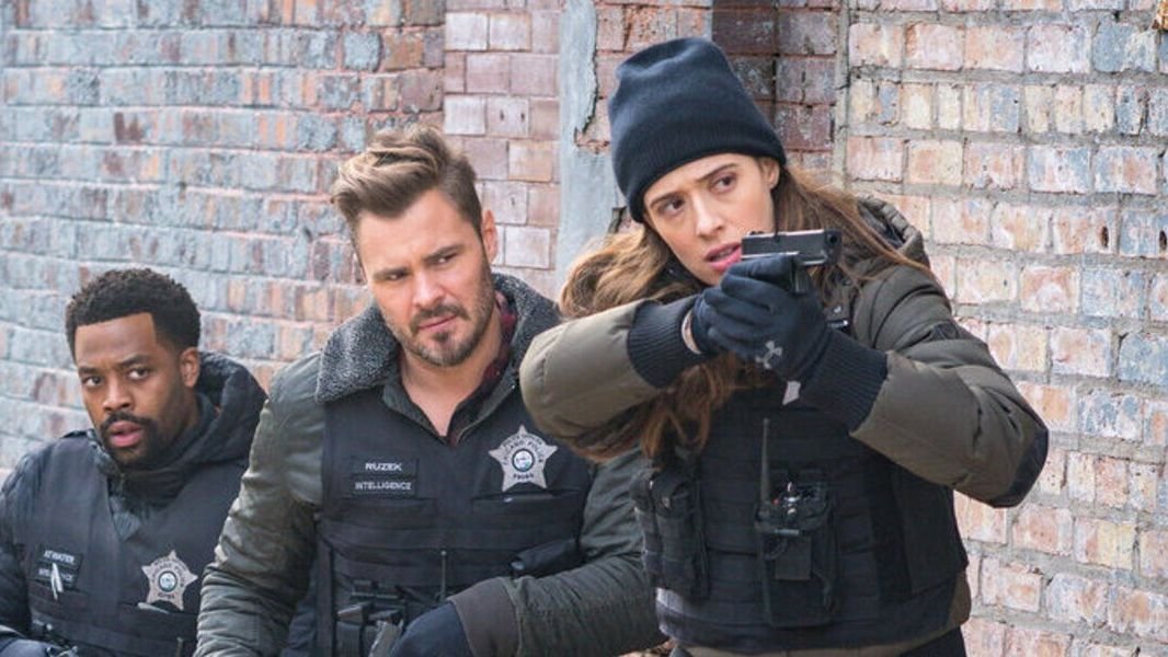ThenaluvsKpop's tweet photo. Our favorite trio on #ChicagoPD is breaking up next season 😭😭😭😭😭😭😭😭 https://t.co/CrnLVyVomy