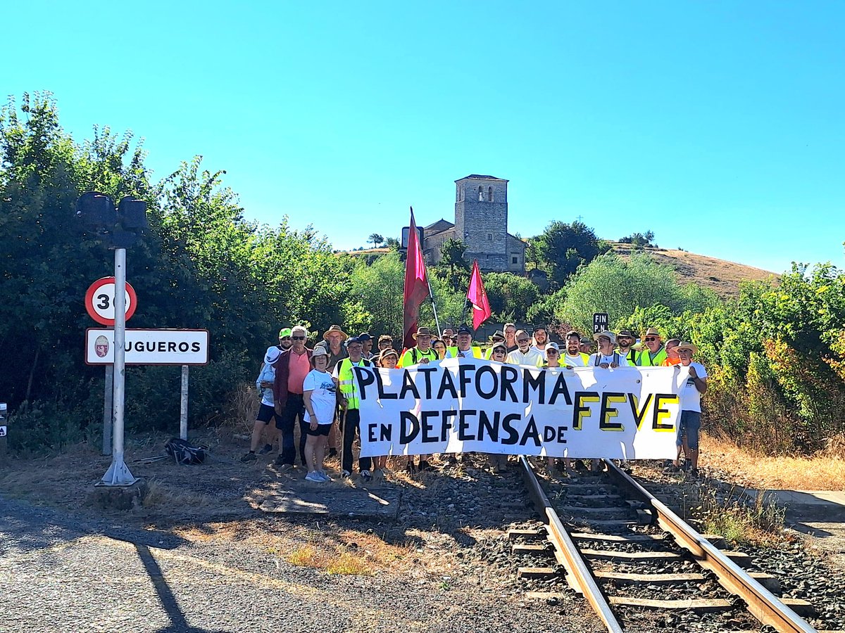 PlataformaFEVE's tweet photo. Hoy hemos completado la 3° etapa de la Marcha. 22 largos kilómetros en los que la hospitalidad de los pueblos nos ha recordado la dejación de funciones que nuestros políticos acostumbran. Seguiremos. @oscar_puente_ @jasantano @Transxte @alferma1 @JADIEZLEON  @alfonsocendon https://t.co/u1QNH8qT6M