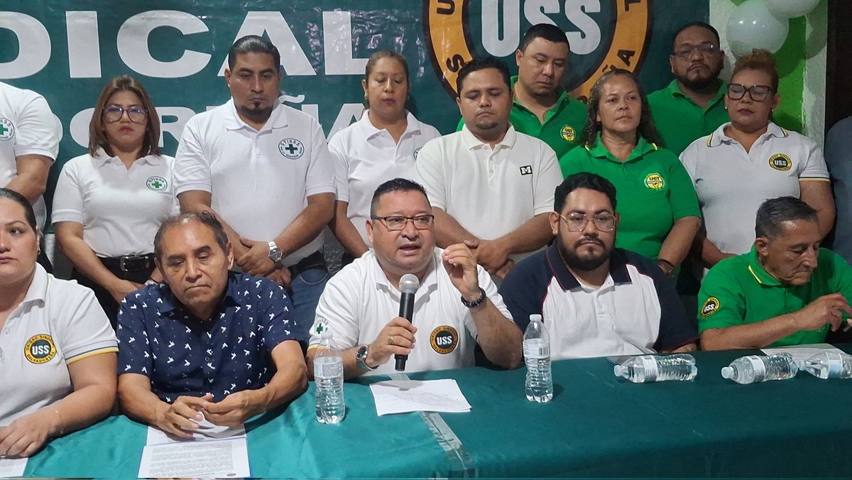 EdwinOrtezSv's tweet photo. La verdadera grandeza de una organización se mide por su capacidad de tender la mano a quien más lo necesita. 

Mesa Solidaria es una iniciativa de la Unidad Sindical Salvadoreña que nace con una convicción, servir a las personas con respeto, dignidad y esperanza, porque ayudar al prójimo siempre será la mejor inversión para nuestro país.