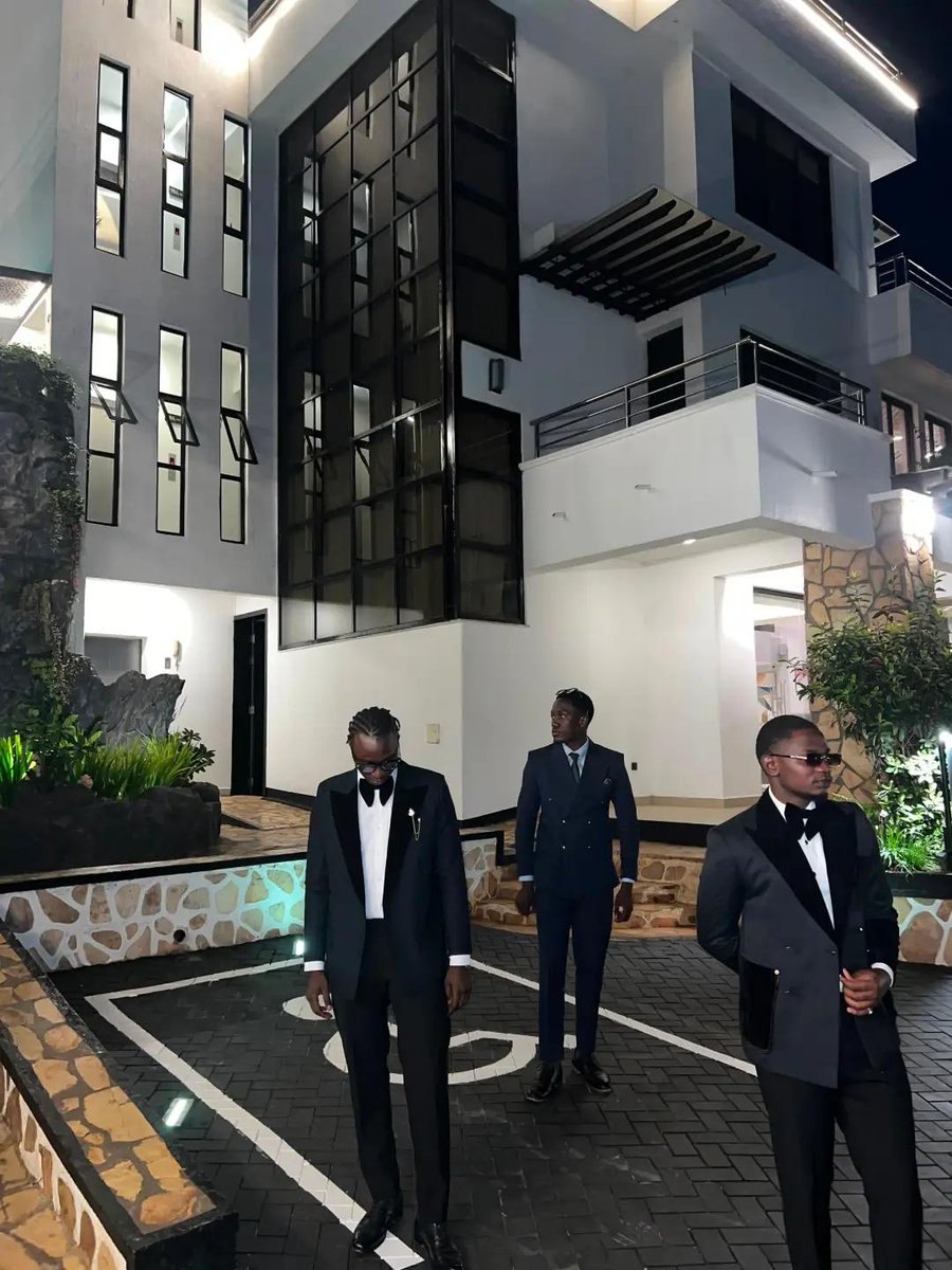 MartinezKasirye's tweet photo. Your appearance speaks before you do.
Choose elegance. Choose quality. Choose Royal Stitch Suits.
βοΈ Custom-made suits
βοΈ Perfect fit
βοΈ Premium fabrics
βοΈ Affordable luxury
DM today and let us tailor your next look.
#RoyalStitchSuits #BuiltForRespect #StyleWithConfidence https://t.co/wkttWuBMsz
