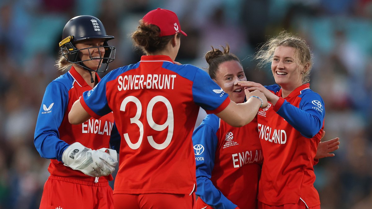 englandcricket's tweet photo. COME ON!!! 😍

South Africa 5 down!!! https://t.co/L2FVozpi2W