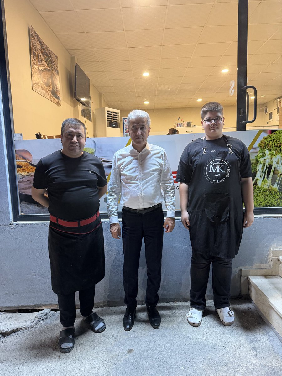 NazifAtalay5's tweet photo. An itibarıyla Meşhur künefeci hacı usta ticaret ünvanı ile faaliyetlerde bulunan Sayın Mehmet Akçoban’ı ziyaret ederek her zaman esnaf ve vatandaşlarımızla hemhal olmaya devam ediyoruz. Nazik kabullerinden, samimi sohbetlerinden  dolayı kendilerine çok teşekkür ederiz. https://t.co/y2zuoHRURU