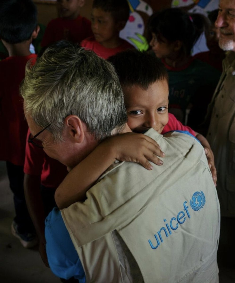 unicef_es's tweet photo. ¡Estamos a punto de llegar a los 300.000 € recaudados en el reto urgente por Venezuela de @lavecinarubia!
Tu donación se transforma en agua, refugio, medicinas y protección para la infancia más vulnerable 🏫💧💙
👇 Sé parte de este gran logro. Dona ahora: https://t.co/LlOA83UcZg https://t.co/Adfz4DVl83