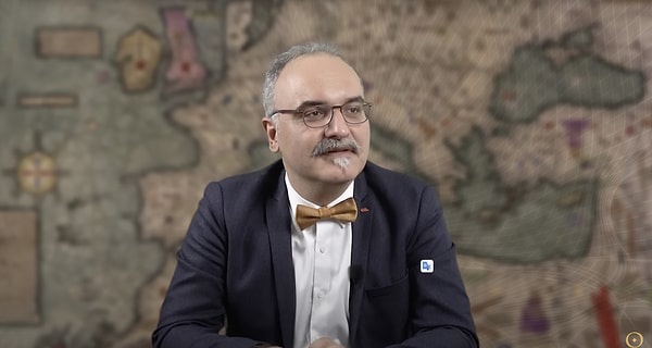mahfildijital's tweet photo. 🔴 Emrah Safa Gürkan:

Mizahçının görevi söylenemeyeni söylemektir. https://t.co/x6Z1MuEWUO