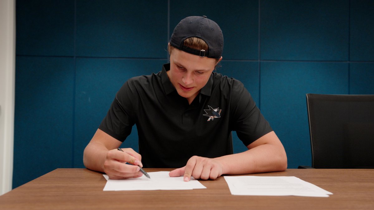 SanJoseSharks's tweet photo. Stenberg = Shark 🦈 https://t.co/l7LC5q7tke