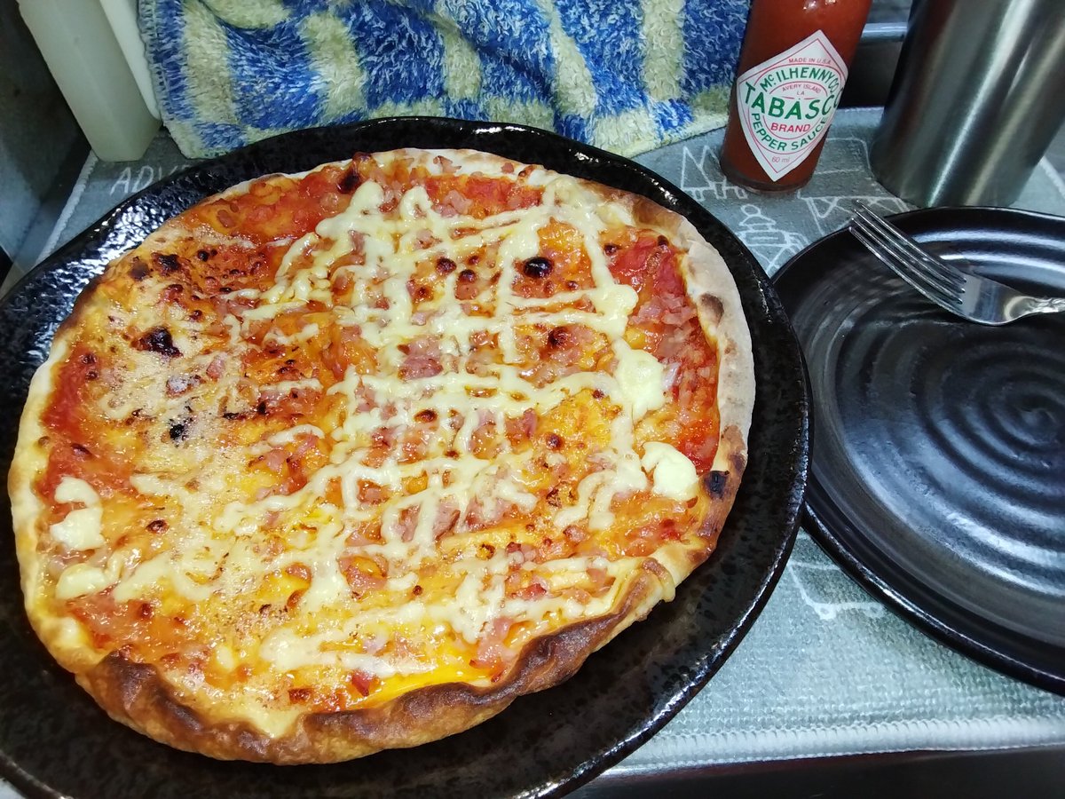 en0U6Bm8HvAgoyQ's tweet photo. ☀️7/3(金)☕おはようございます～🤗　今日の朝御飯は🍕ピザです🤤　🍺飲みたいところですが🧊アイスコーヒーで我慢します🤭 https://t.co/A43pxbwGaA