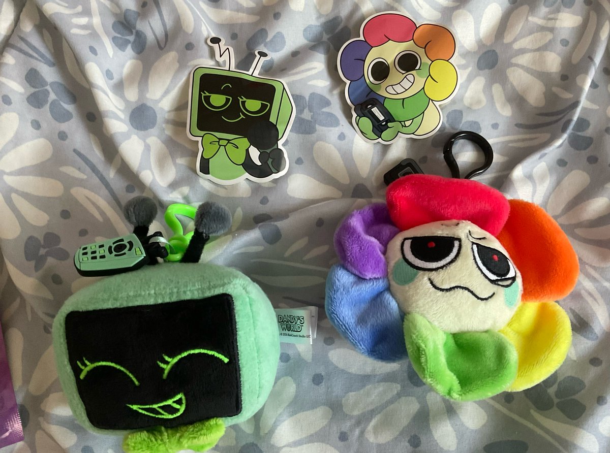 yesyeys210212's tweet photo. ofc these keychains decided to arrive at the worst time possible😭 https://t.co/7lie57ipqy