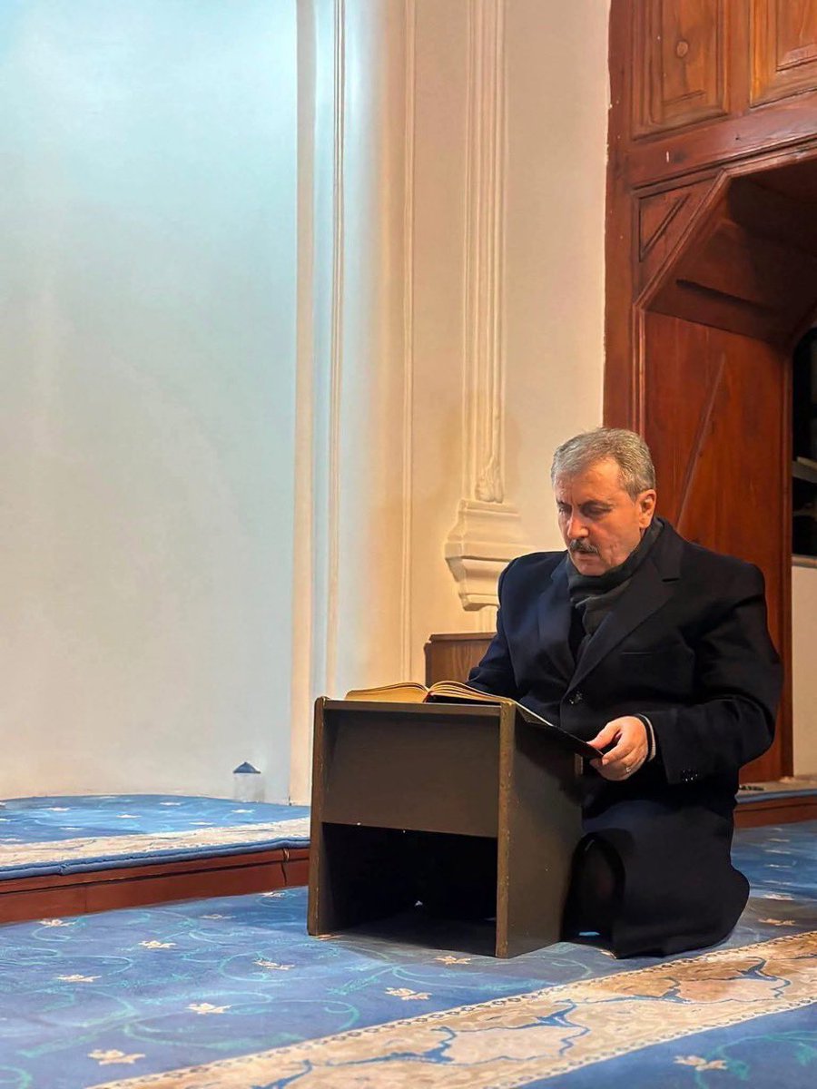 avcemilcicek03's tweet photo. Kızını torpille TBMM’de işe soktuktan sonra, istersen her gün hatim yap, hepsi boşa! https://t.co/qeC5TvAZWG