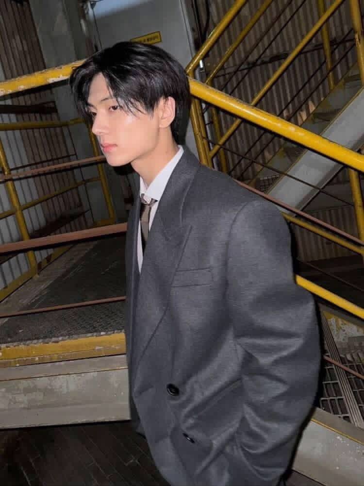 ciw10hoon's tweet photo. @Heesuno_ 32 #JAY_ Our_Rockstar
#RespectJaysPrivacy https://t.co/1spLbPQhCg