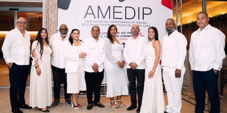 VAaldia's tweet photo. https://t.co/XykUm3fiNq: Juramentan nueva directiva de la Asociación de Empresarios de Medios de Comunicación Digitales (AMEDIP) para el período 2026-2028 https://t.co/paqYRIeXaA https://t.co/8Dg3exAT6N