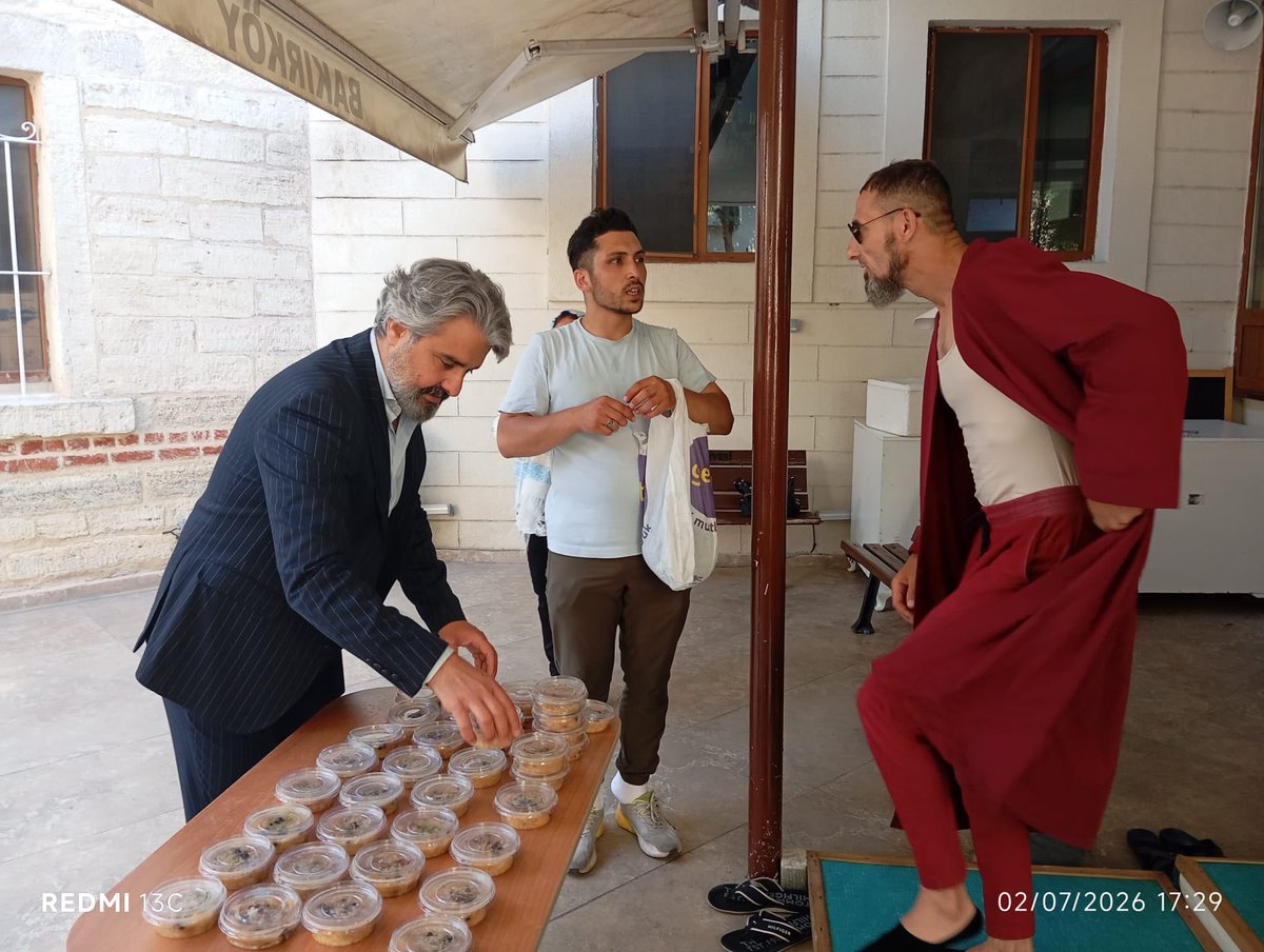EnsarBakirkoy's tweet photo. Bakırköy Ensar Vakfı olarak Osmaniye Hamidiye Camii’nde vatandaşlarımıza aşure ikramında bulunduk.

Rabbim birlik ve beraberliğimizi daim eylesin. Hayırlı Muharremler dileriz.  
@EnsarVakfi @Ramazan_denli81 @ismailkayaduman @EnsarBakirkoy https://t.co/y6g0zgKaJI
