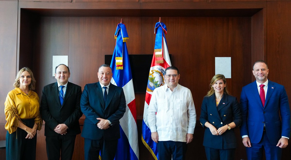 SanzLovaton's tweet photo. En el marco del evento Americans Investment Forum, organizado por @prodominicana y su directora @BivianaRiveiro, fortalecimos los lazos de cooperación entre República Dominicana y Costa Rica durante nuestra reunión con Francisco Gamboa, primer vicepresidente de Costa Rica.

Conversamos sobre oportunidades para impulsar el desarrollo económico, fortalecer la integración regional y promover iniciativas que generen mayor bienestar y crecimiento para nuestros países. Seguimos construyendo alianzas estratégicas que contribuyan al progreso de la región.