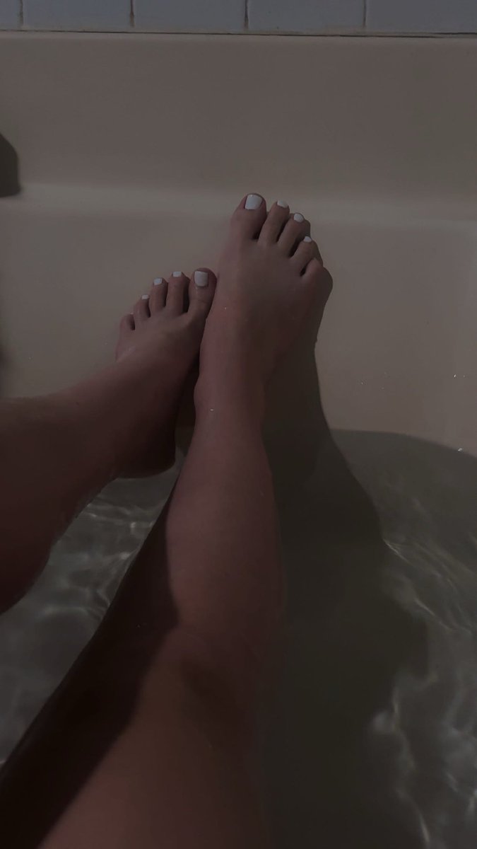 RavenReign66x's tweet photo. Wanna taste them straight out of the bath? 🥵 https://t.co/r8RVh6BJQK