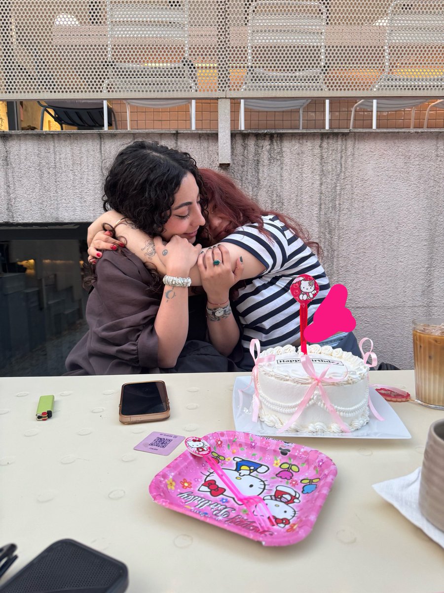 fragilecherry's tweet photo. ۲۸ سالگی لطفا باهام مهربون باش🕯️💘 https://t.co/Dz9QYCEr1w