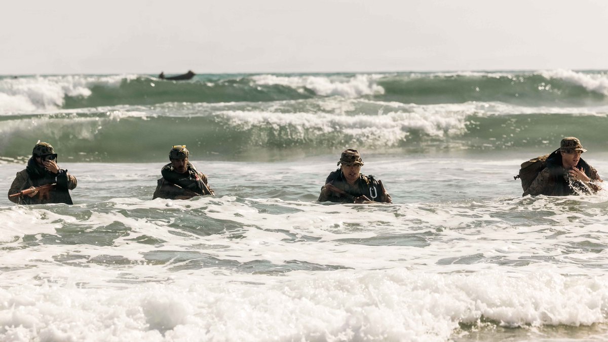 PacificMarines's tweet photo. Predators of the Sea🦈

#PacificMarines with @1stMarDivision, conduct amphibious reconnaissance skills training at @MCIWPendletonCA, California, June 30, 2026.

📸: LCpl. Mia Ocampo | @USMC 

@1stMEF @USPACOM https://t.co/obr8FQ4vFP