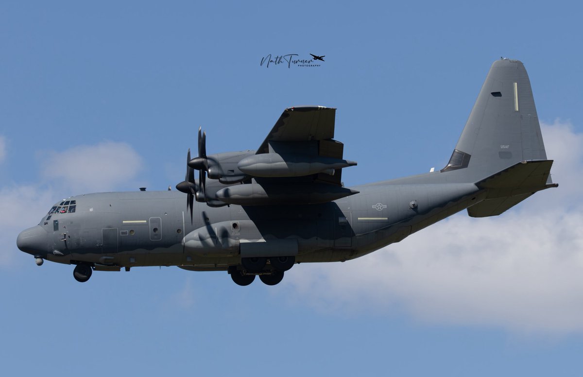NathT93's tweet photo. C130J from Savannah ANG calling EVAC10 &amp; 3 unmarked MC130J’s calling as JUNKY14/15/16 seen arriving at Mildenhall https://t.co/TdKF0mPdnP