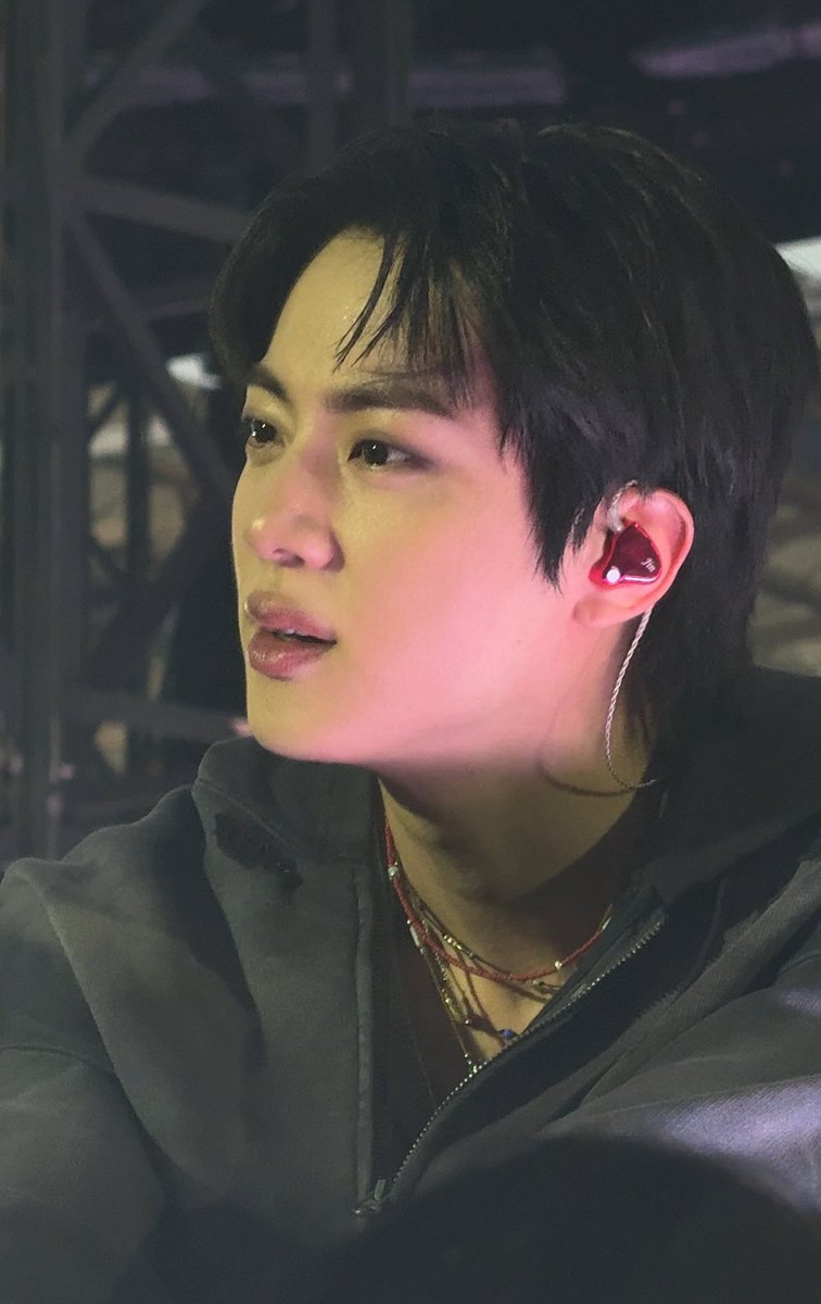 lotusamia's tweet photo. Kim Seokjin bu dünyaya ait değildir 😭 https://t.co/7bhEtw4Vxs