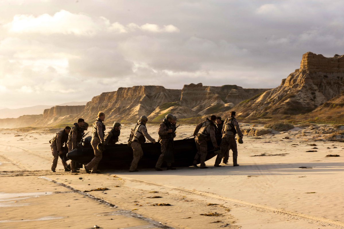 PacificMarines's tweet photo. Predators of the Sea🦈

#PacificMarines with @1stMarDivision, conduct amphibious reconnaissance skills training at @MCIWPendletonCA, California, June 30, 2026.

📸: LCpl. Mia Ocampo | @USMC 

@1stMEF @USPACOM https://t.co/obr8FQ4vFP