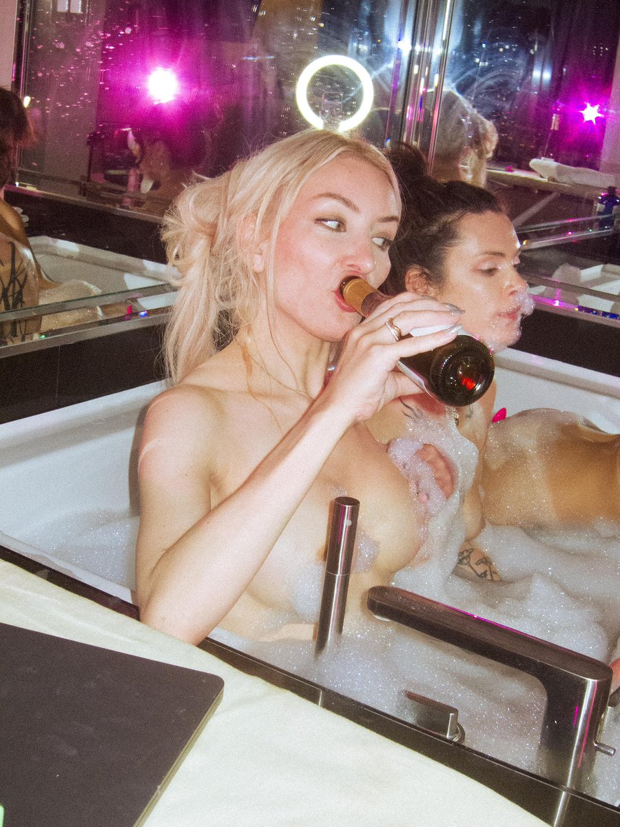 pnkgirlfriend's tweet photo. What life looks like when you’re a @stripchat girl ❤️

@Pepsi_Girl2000 
@LoveLillyy1 
@pnkgirlfriend 
@pnkxddy https://t.co/a5XPiuIzN7