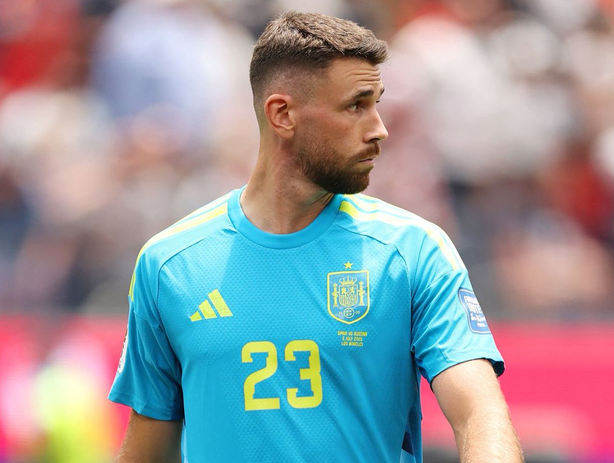 AthleticXtra's tweet photo. El "discutido" Unai Simón supera a Casillas y se convierte en el portero con el período de minutos más largo sin encajar goles en los Mundiales con España. 🇪🇸 https://t.co/HcwgoEuQrZ