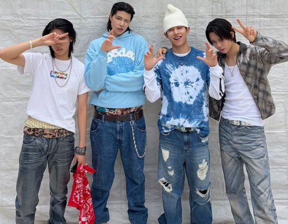 rattaholic's tweet photo. jesus when did he get this big https://t.co/5MZZKmXxEv