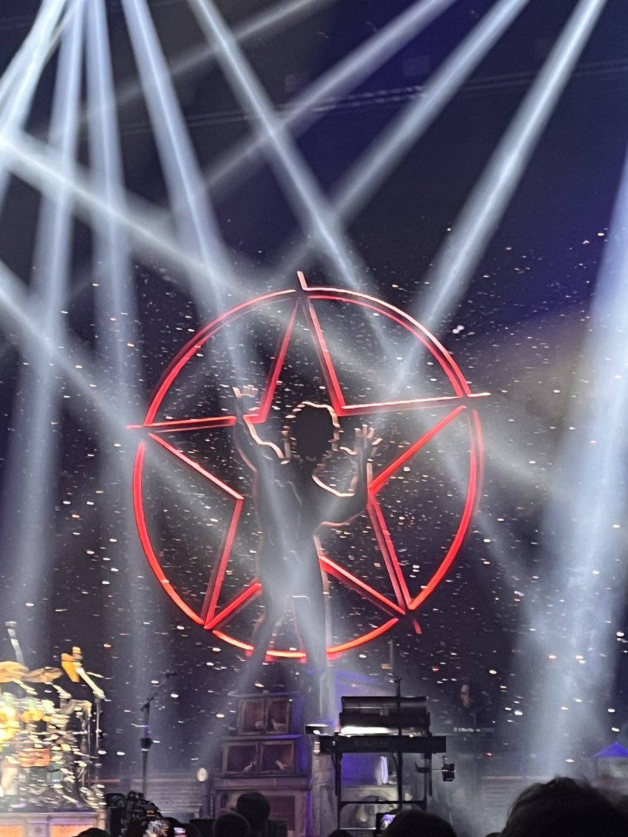Anthem90125's tweet photo. @CxzCatherine Clearly, it’s Rush https://t.co/kQYcRwQ4xv