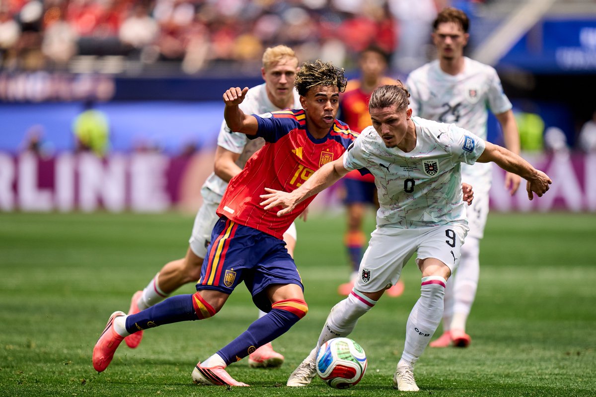 USAS_WW1's tweet photo. #ESPvsAUT #ESPAUT #WorldCup #fifaprediction 🇪🇸🇦🇹: Spain versus Austria is off to a rollicking start. ⚽ Mikel Oyarzabal scores at 36'. It's 1-0. Pedro Porro makes it 2-0! 67% of the time in World Cup soccer / football, the team that scores first wins... Notice the pink boots? https://t.co/2ZWrh8QFtl