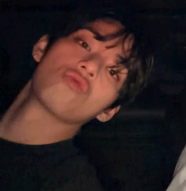 vgoldeeen's tweet photo. P R I D E ✧˖° | #vkookau

TH está preparado para su primera marcha después de salir del closet sin saber todas las aventuras que le esperan. Por otro lado JK va a la marcha a escondidas de sus padres ¿Qué podría salir mal? https://t.co/Pz1G4gpqmX