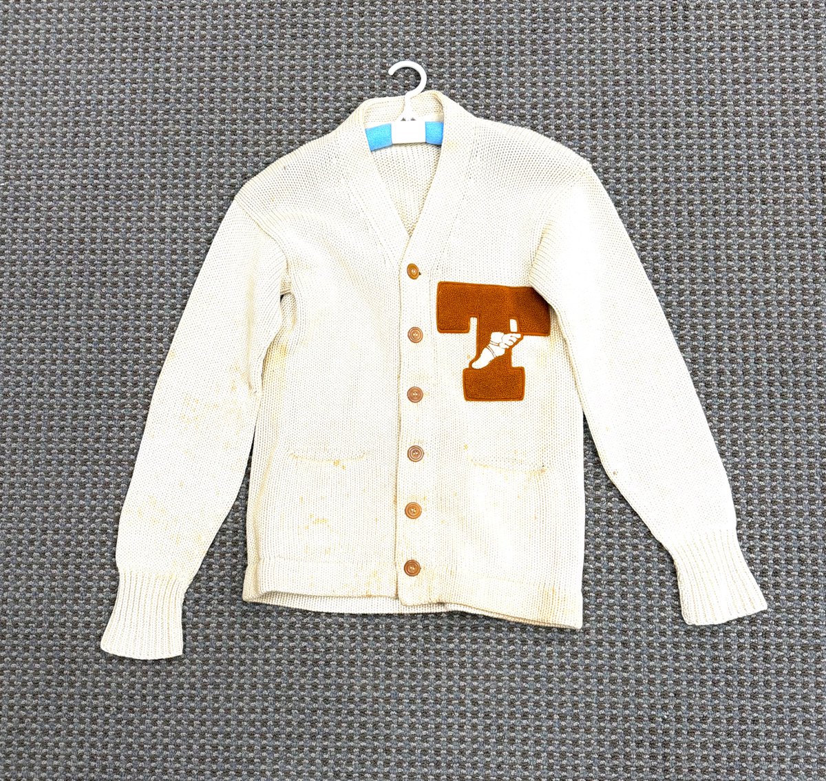 longhornrings's tweet photo. Another piece from my collection.  

This is a 1946 @TexasTFXC letter sweater.  

#HookEm. #ThisIsTexas https://t.co/ik45hPnVIN
