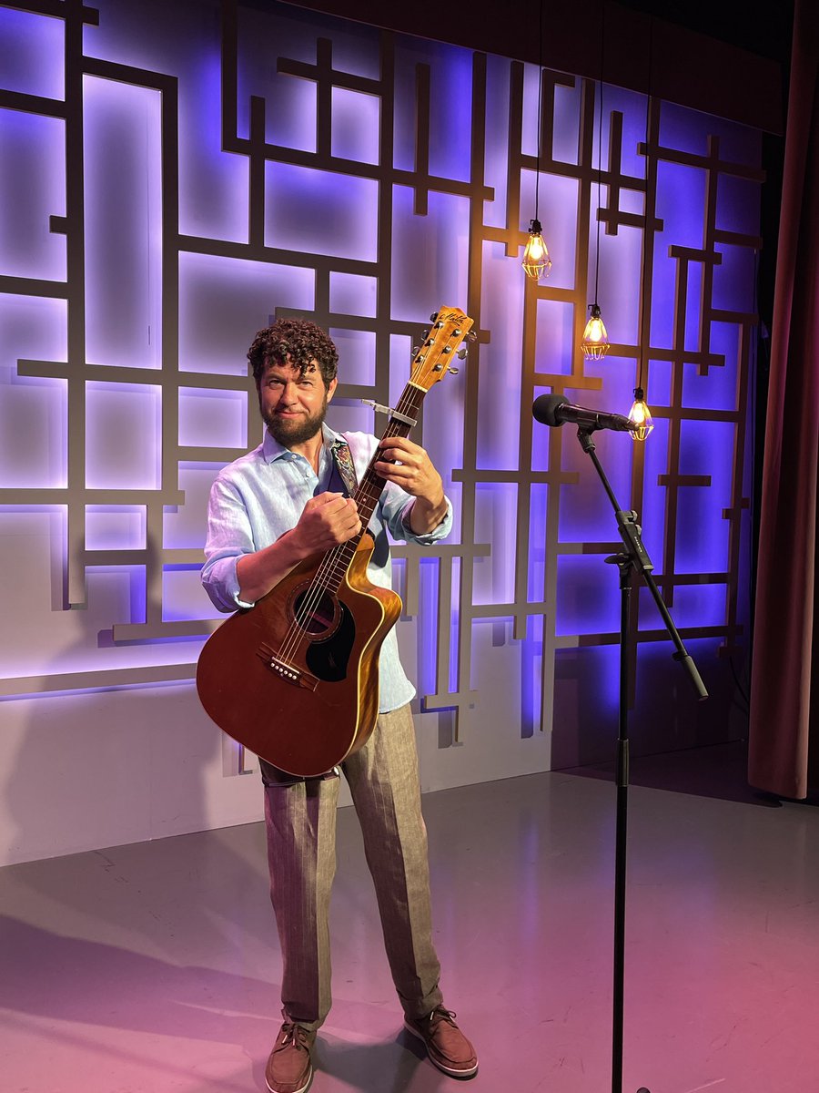 declanorourke's tweet photo. @SixOClockShow to preview my brand new single ECHO (out 2moro!) B talkin about the record it’s from too, OCEANIC out 16 Oct AND @AlmostWithYouM the film me + Echo feature in, which has its world premiere at @GalwayFilm Fleadh NYC Thurs !
On @VirginMediaIE 6pm ! https://t.co/UPxRJ4LnQ2