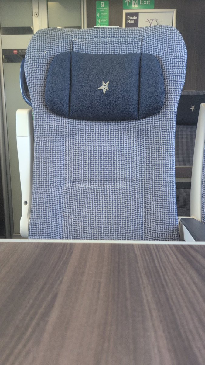 JasonTreehugger's tweet photo. @TPExpressTrains Is this your idea of 1st class? Last cleaned in 1980. #dirty https://t.co/QRkY4gnV41